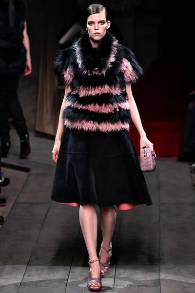 Look 18